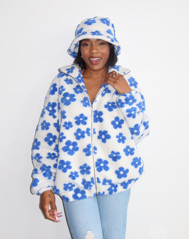 The "ALL OVER DAISY" Sherpa Bucket Hat | French Blue & White