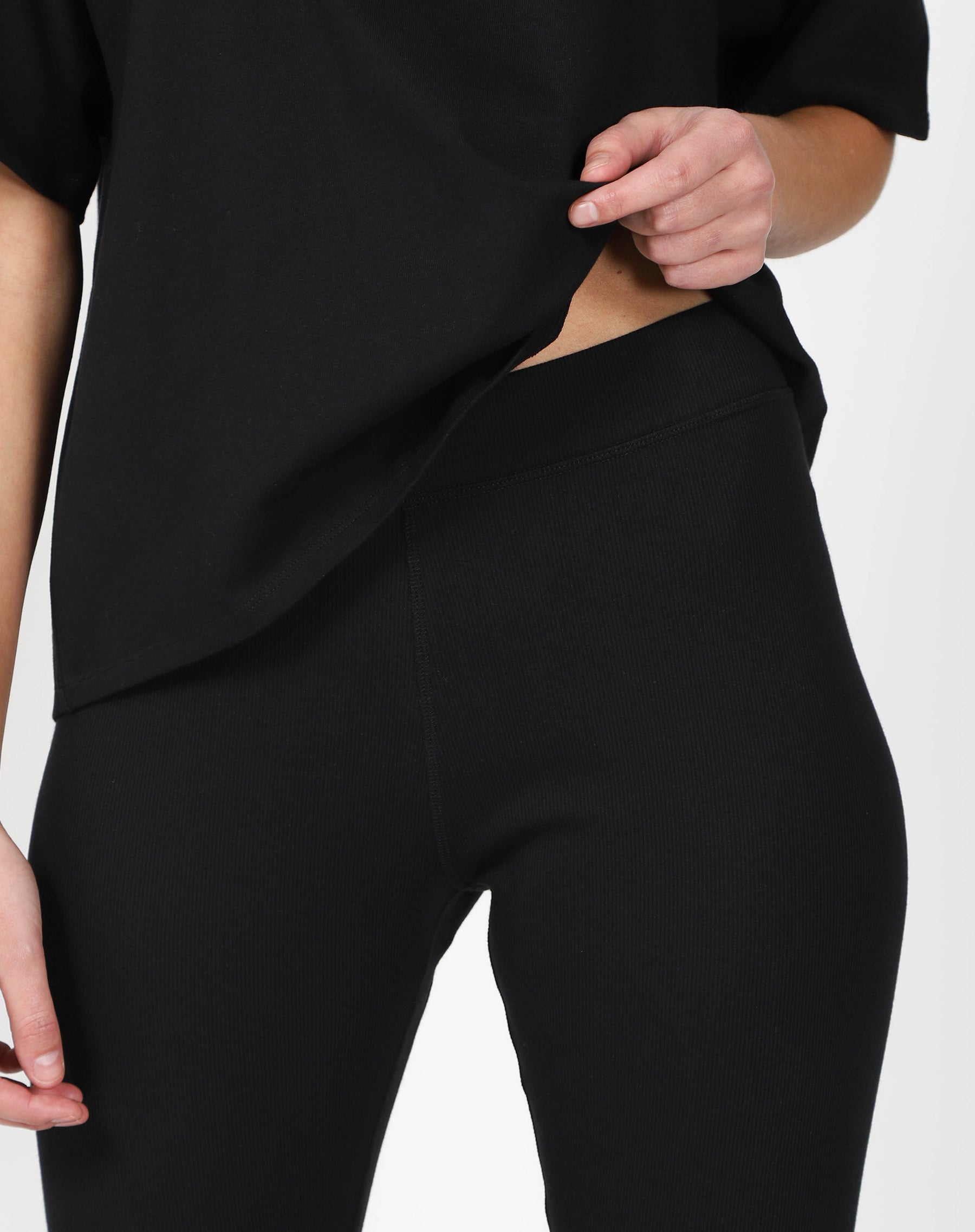 NWT HUE Women's Scuba Leggings Back Pocket Real Belt Loops Pants Black Size  XS