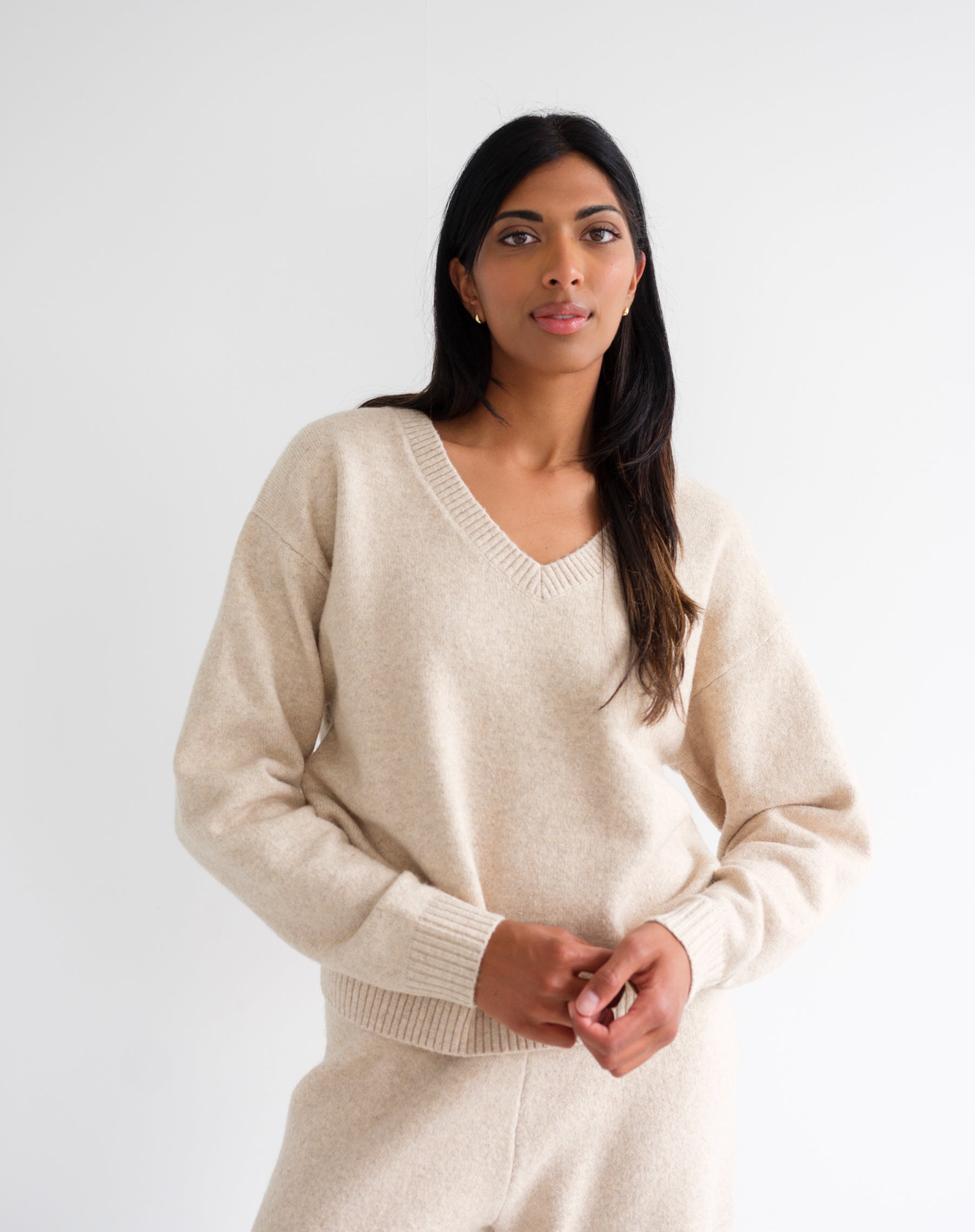 V-Neck Boxy Sweater – BRUNETTE The Label