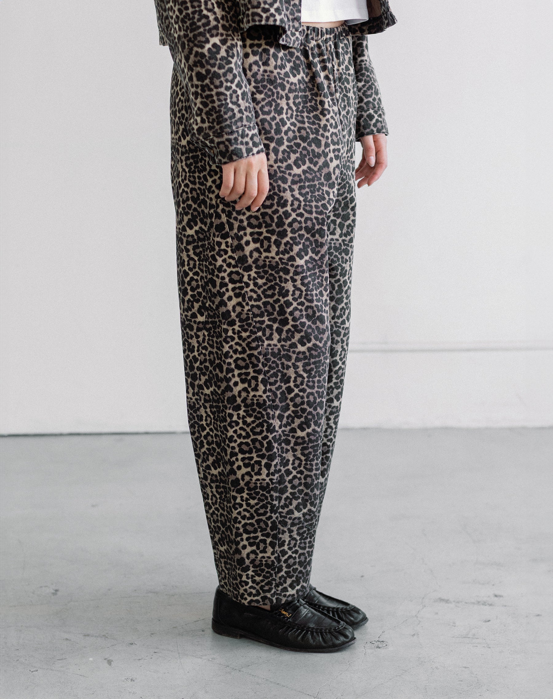 Leopard Barrel Twill Jogger