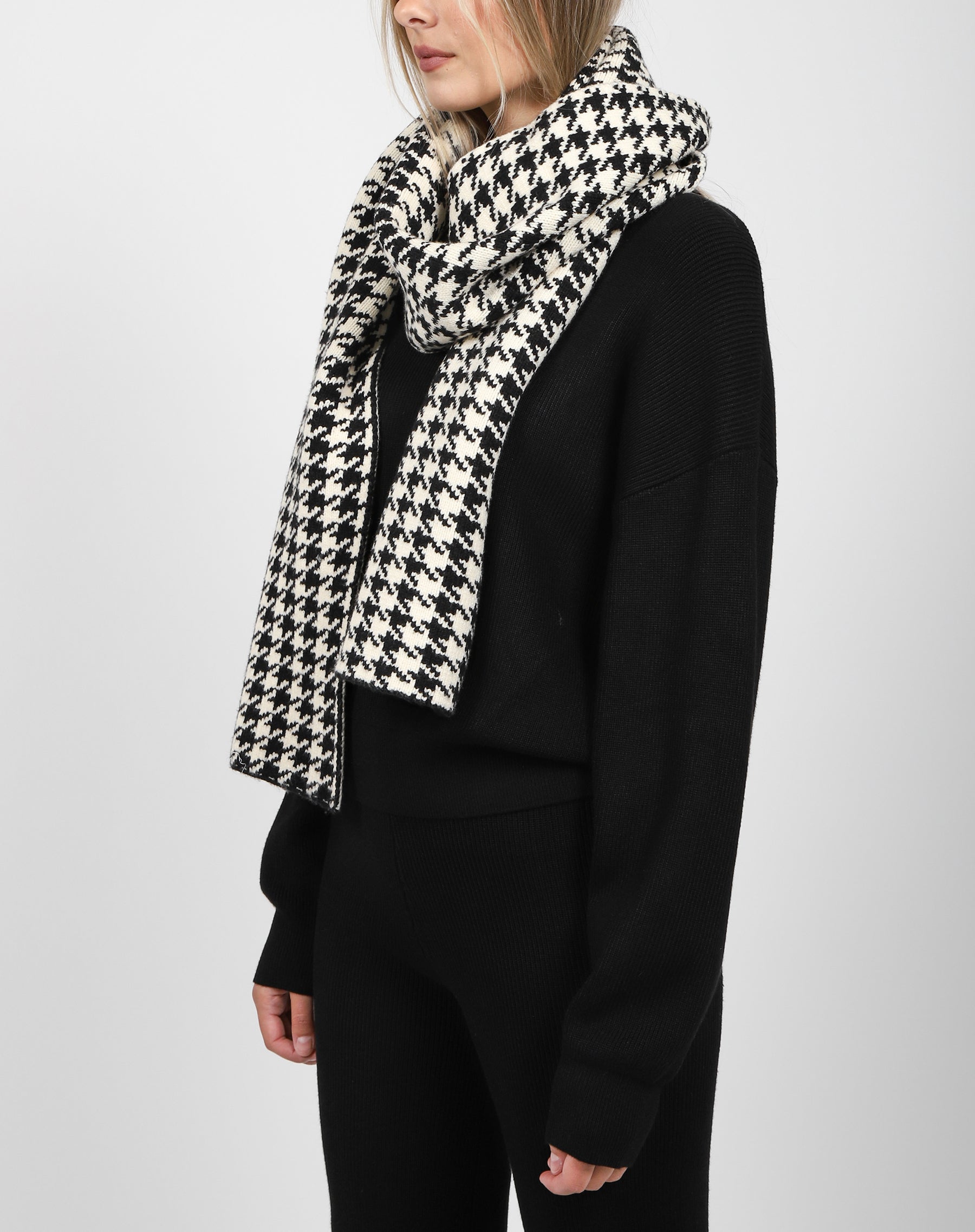 The Houndstooth Blanket Scarf | Black and Cream