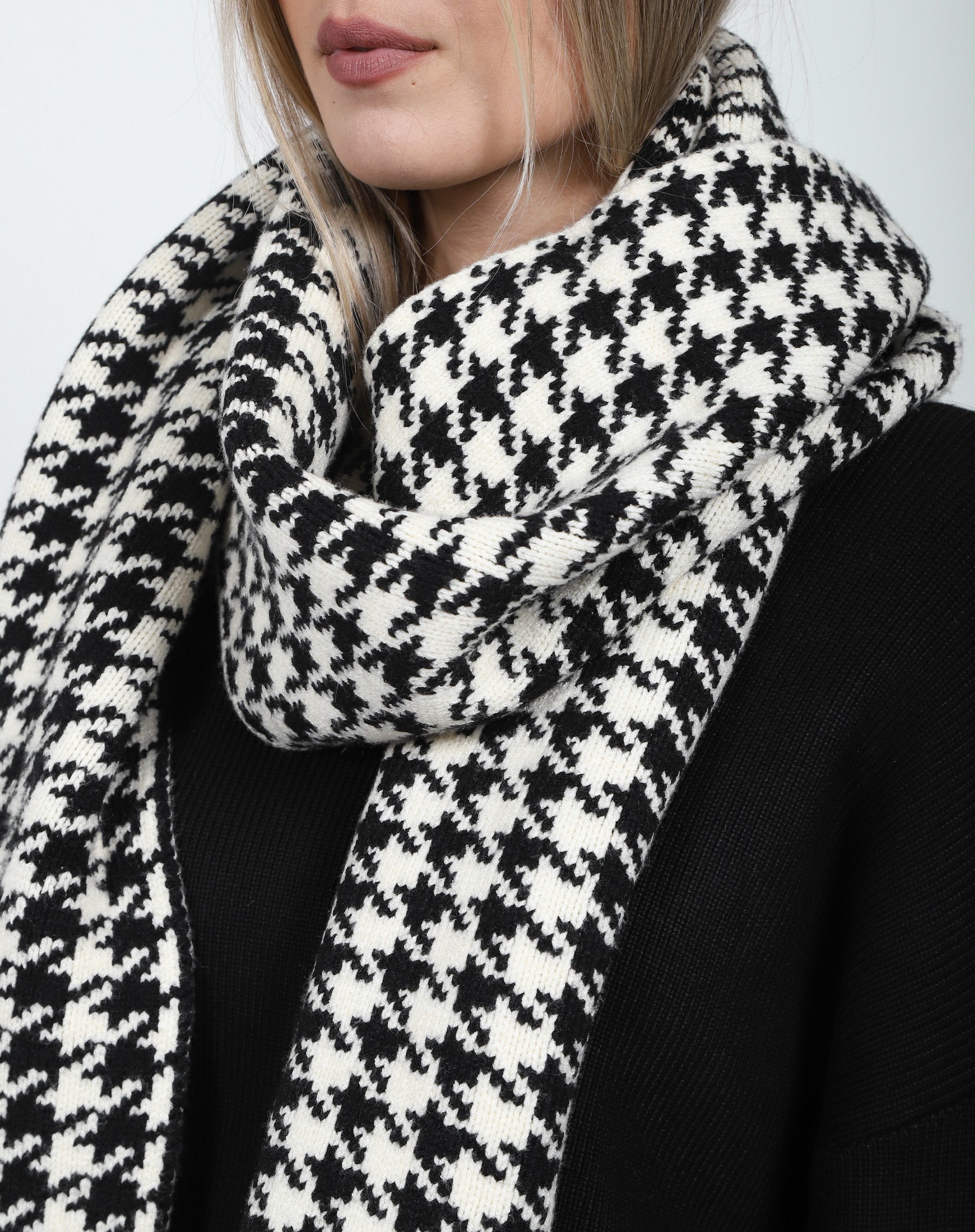The Houndstooth Blanket Scarf | Black and Cream